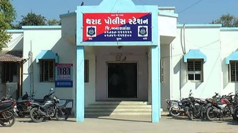 થરાદમાં દલિત શિક્ષકની આત્મહત્યા : જિલ્લા શિક્ષણ અધિકારી સહિત 6 સામે ફરિયાદ, ષડયંત્રનો આરોપ